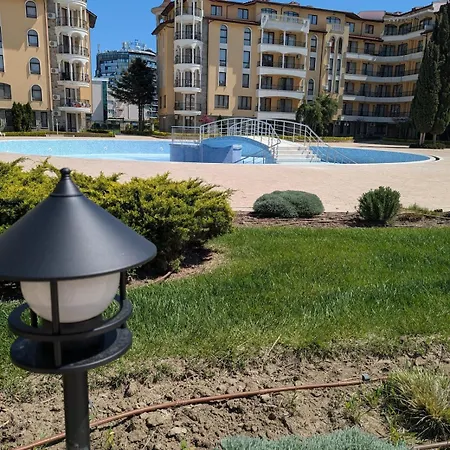 Royal Sun, Private Luxury 56 M, Pools, Mountain View Apartment