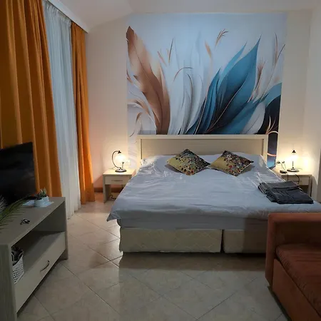 Apartment Royal Sun, Private Luxury 56 M, Pools, Mountain View